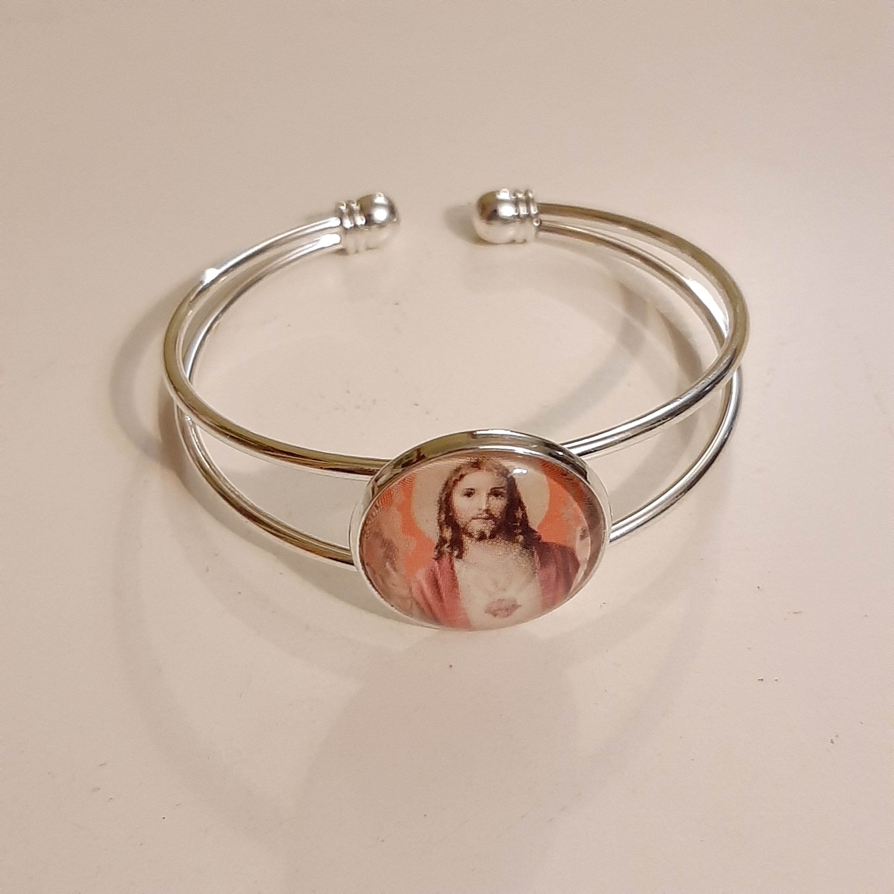 PULSERA DE METAL CON EL SAGRADO CORAZON DE JESUS