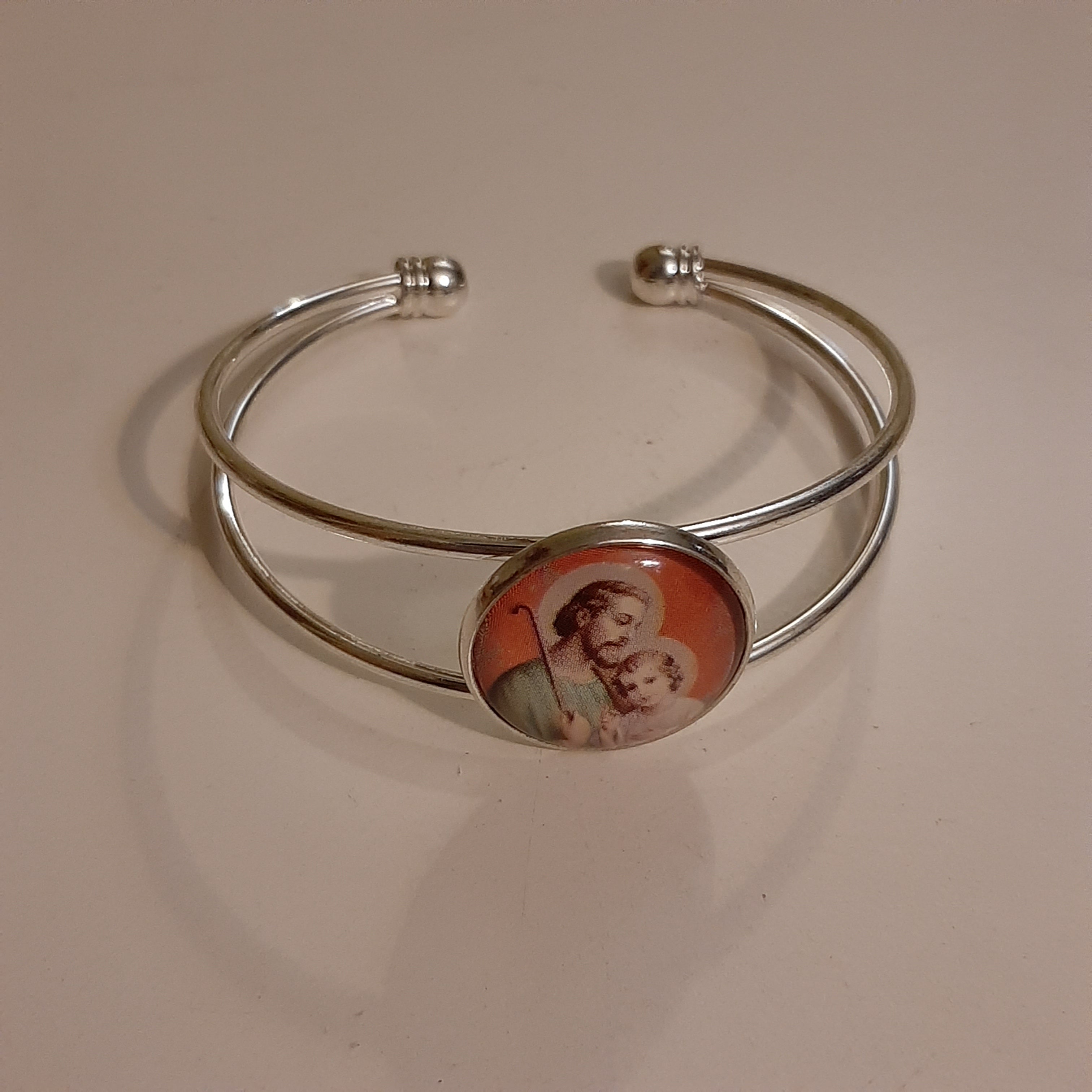 PULSERA DE METAL CON  SAN JOSE