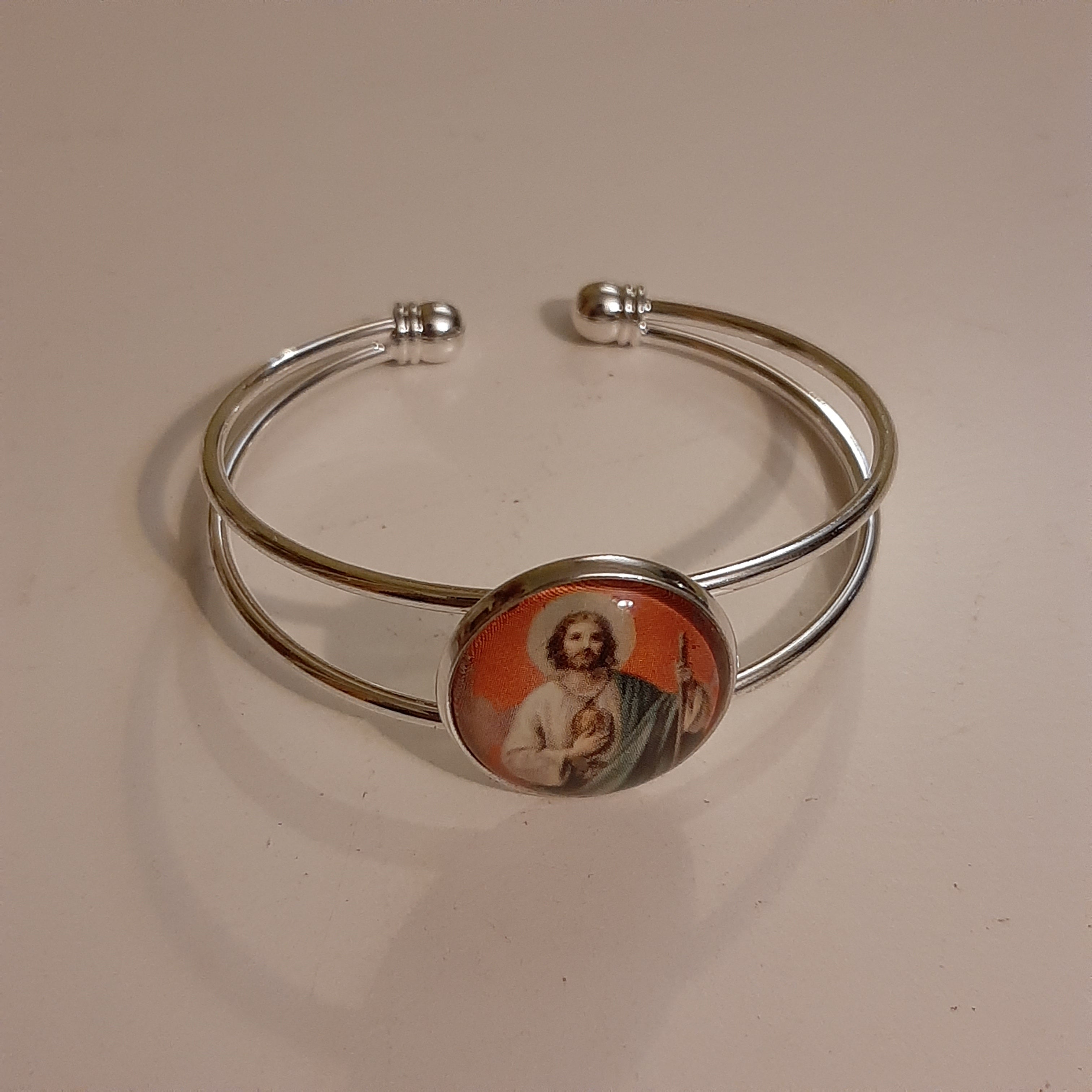 PULSERA DE METAL CON  SAN JUDAS TADEO