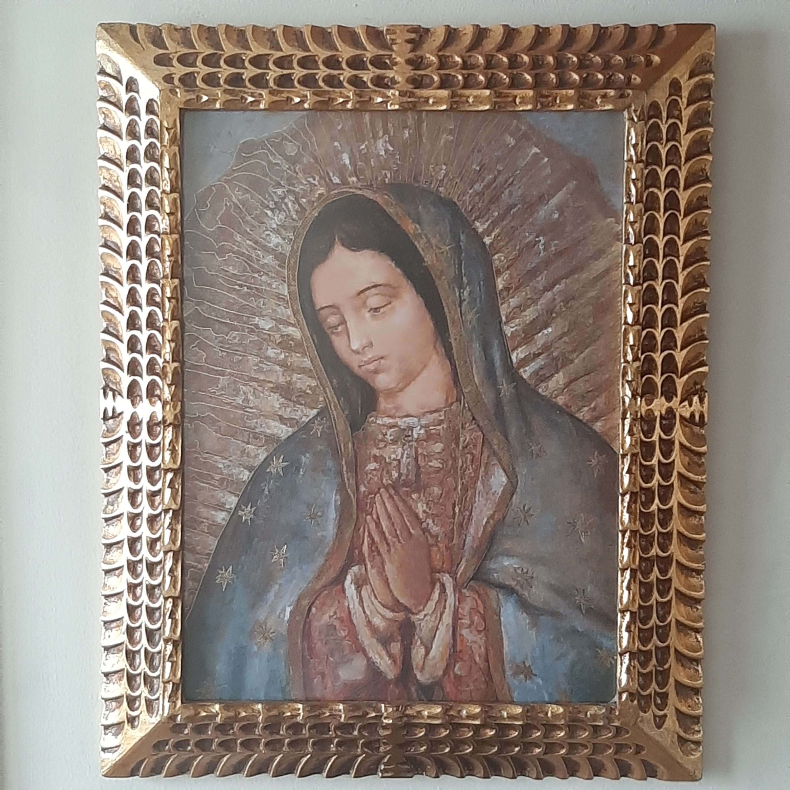 CUADRO DE LA VIRGEN DE GUADALUPE CON MARCO TALLADO