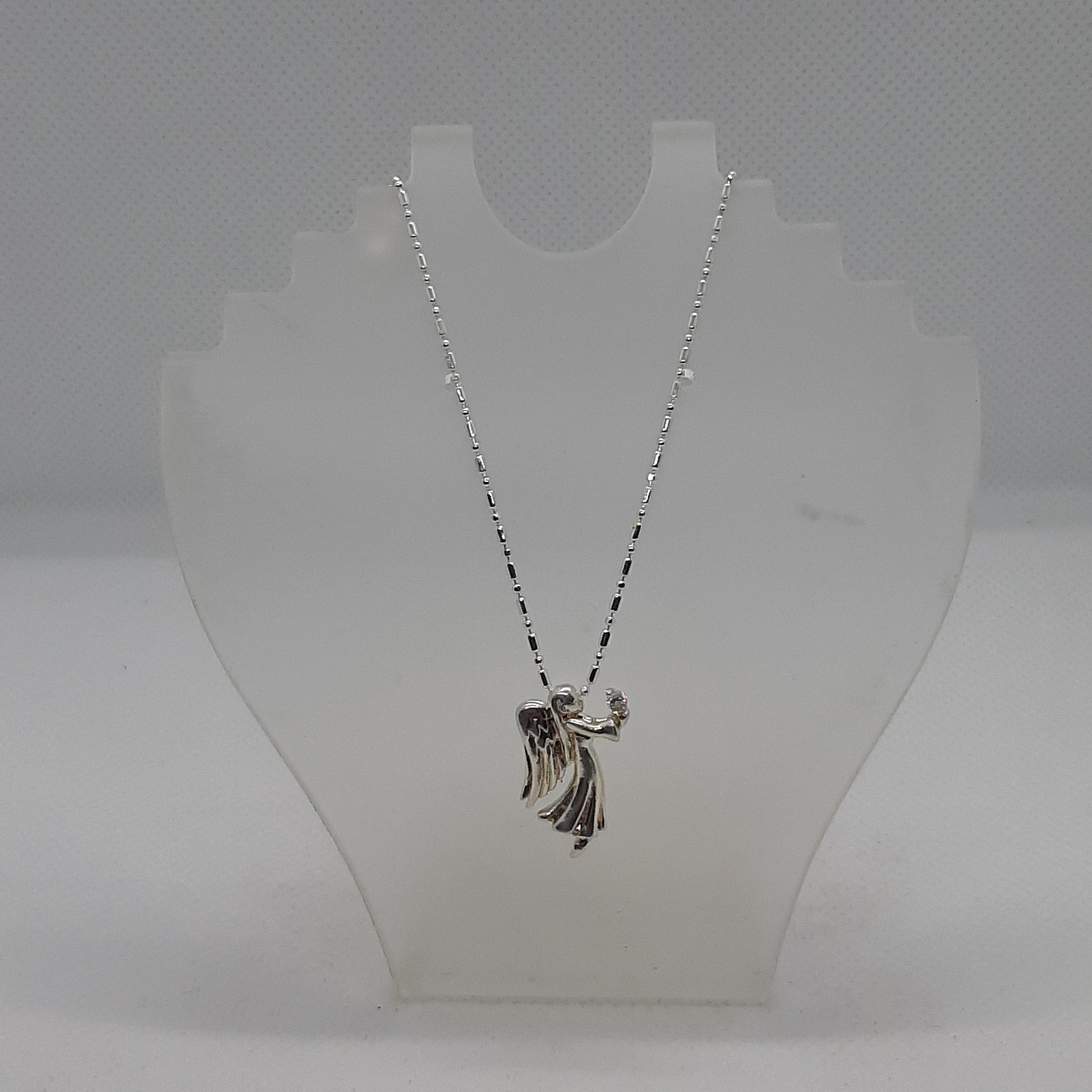 CADENA DE PLATA CON DIJE DE ANGEL ESTILIZADO