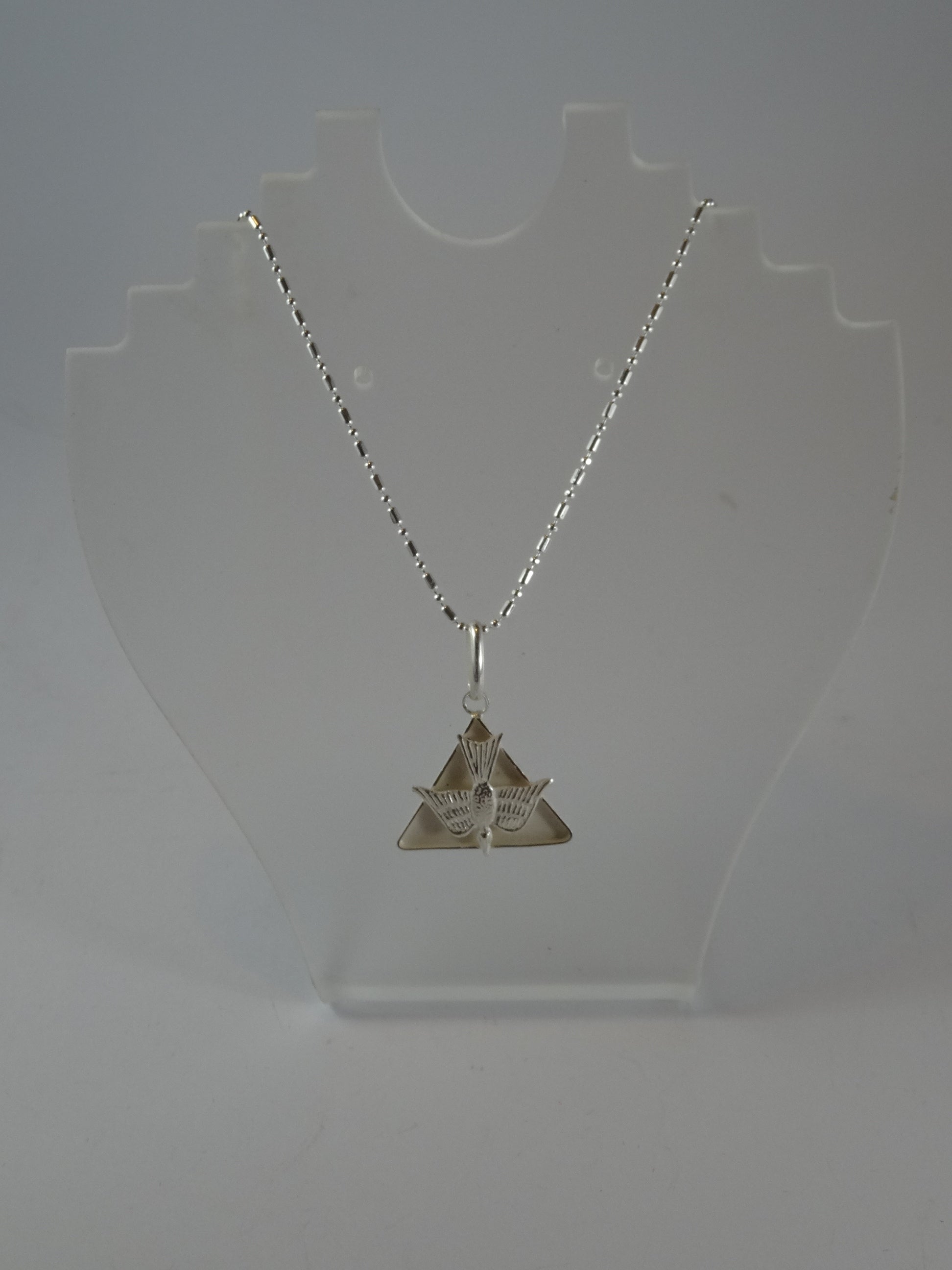 MEDALLA DE PLATA CON ESPIRITU SANTO