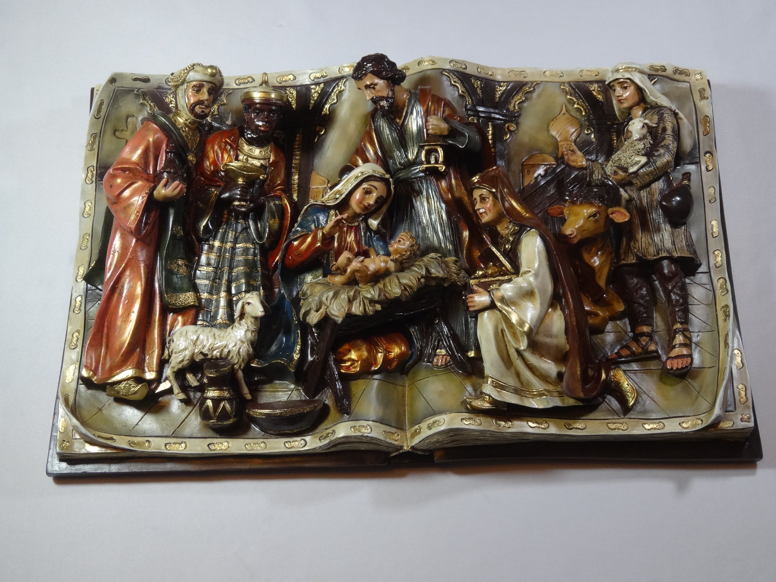 NACIMIENTO COMPLETO SOBRE UNA BIBLIA