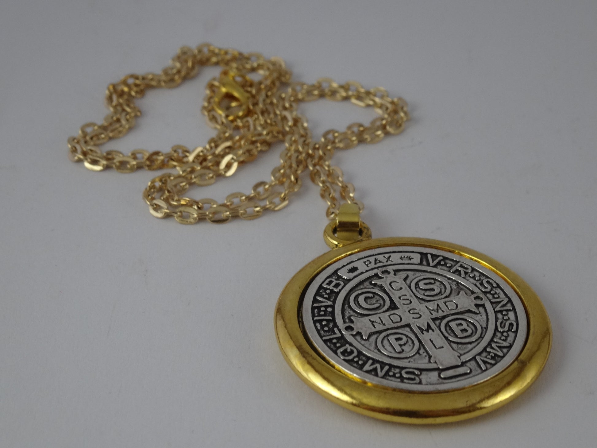 MEDALLA DE SAN BENITO EN VERSION DELUXE